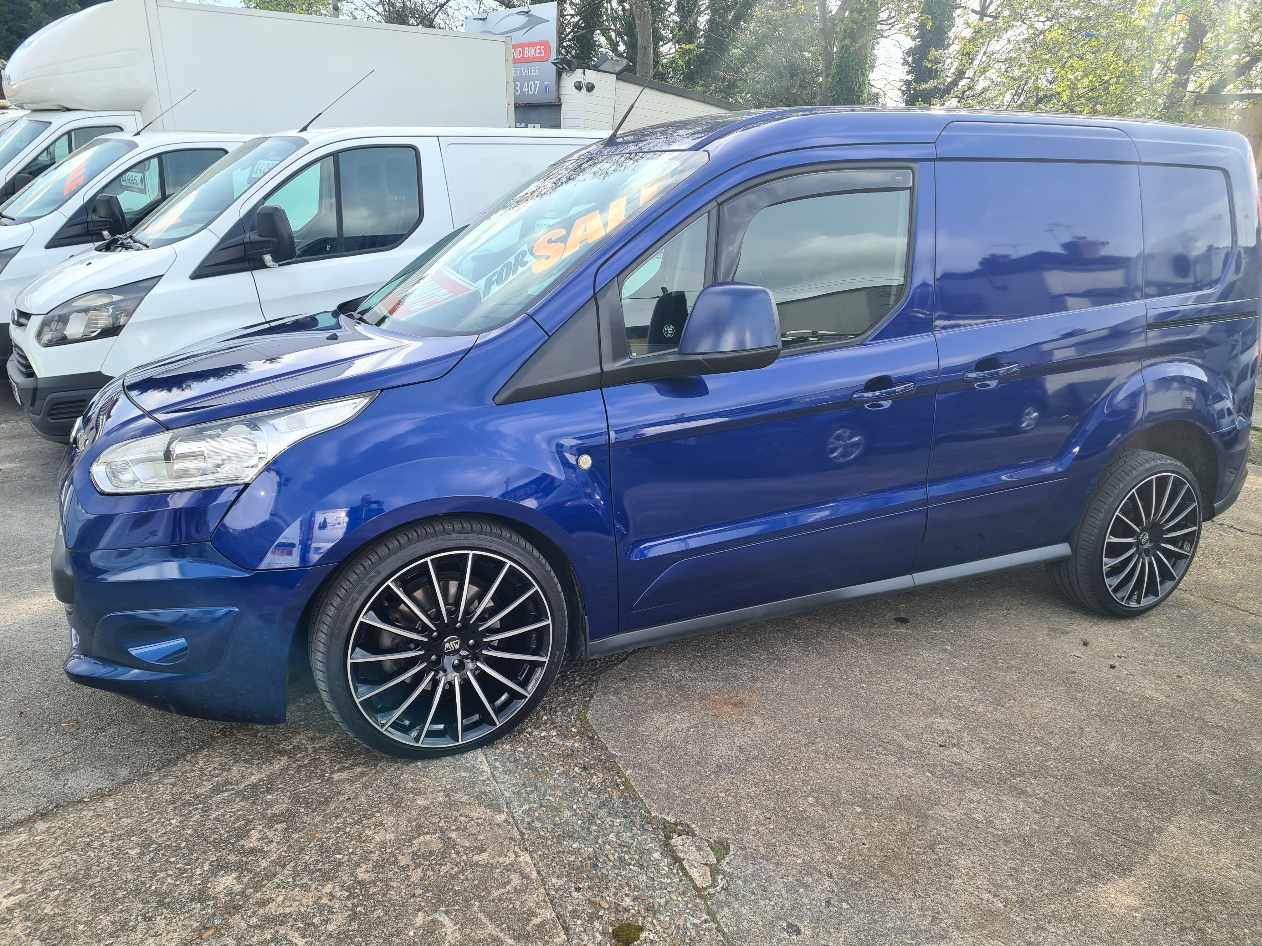 FORD TRANSIT CONNECT 1.5 TDCI AUTO LIMITED - Image 4