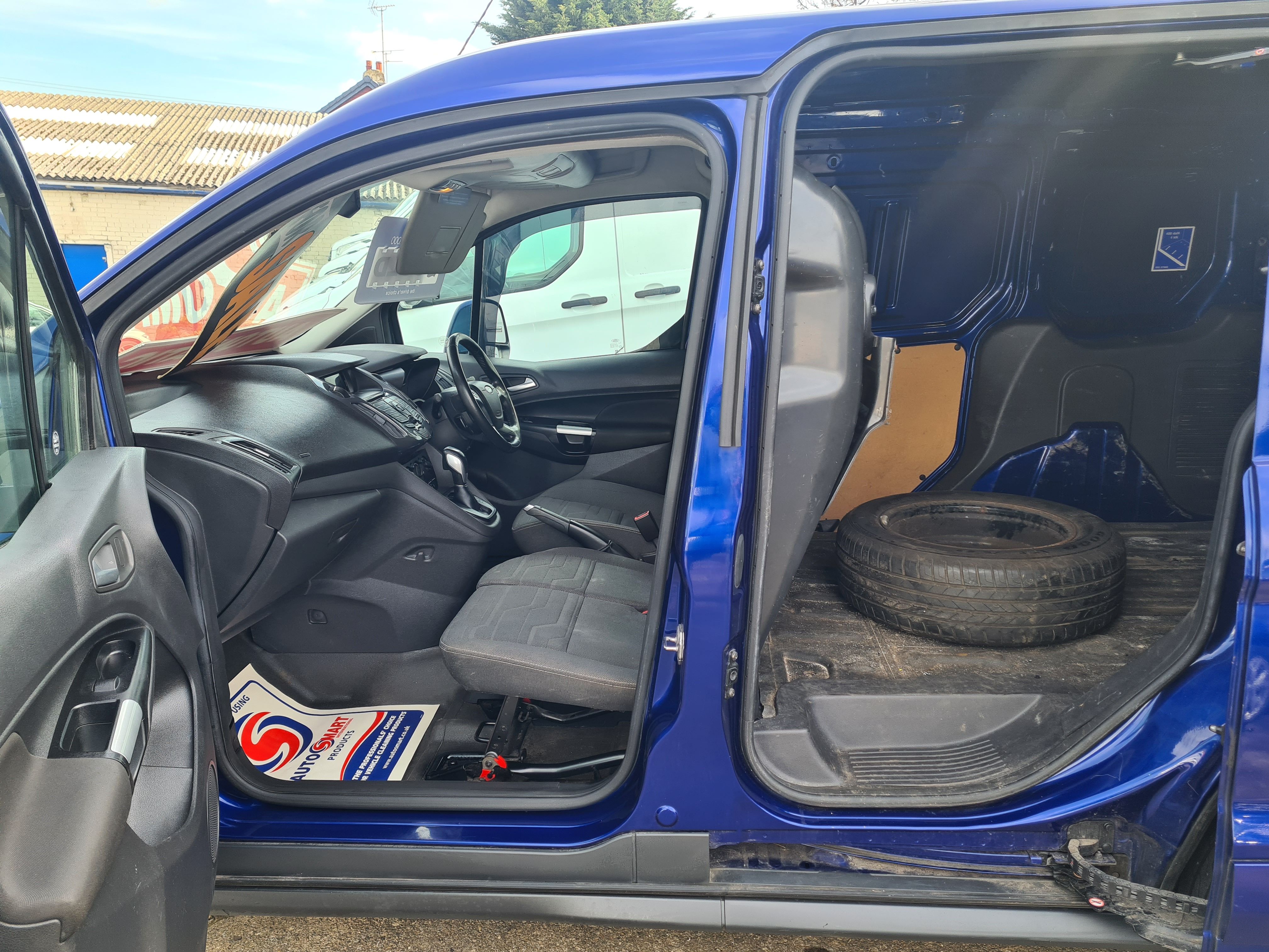 FORD TRANSIT CONNECT 1.5 TDCI AUTO LIMITED - Image 5