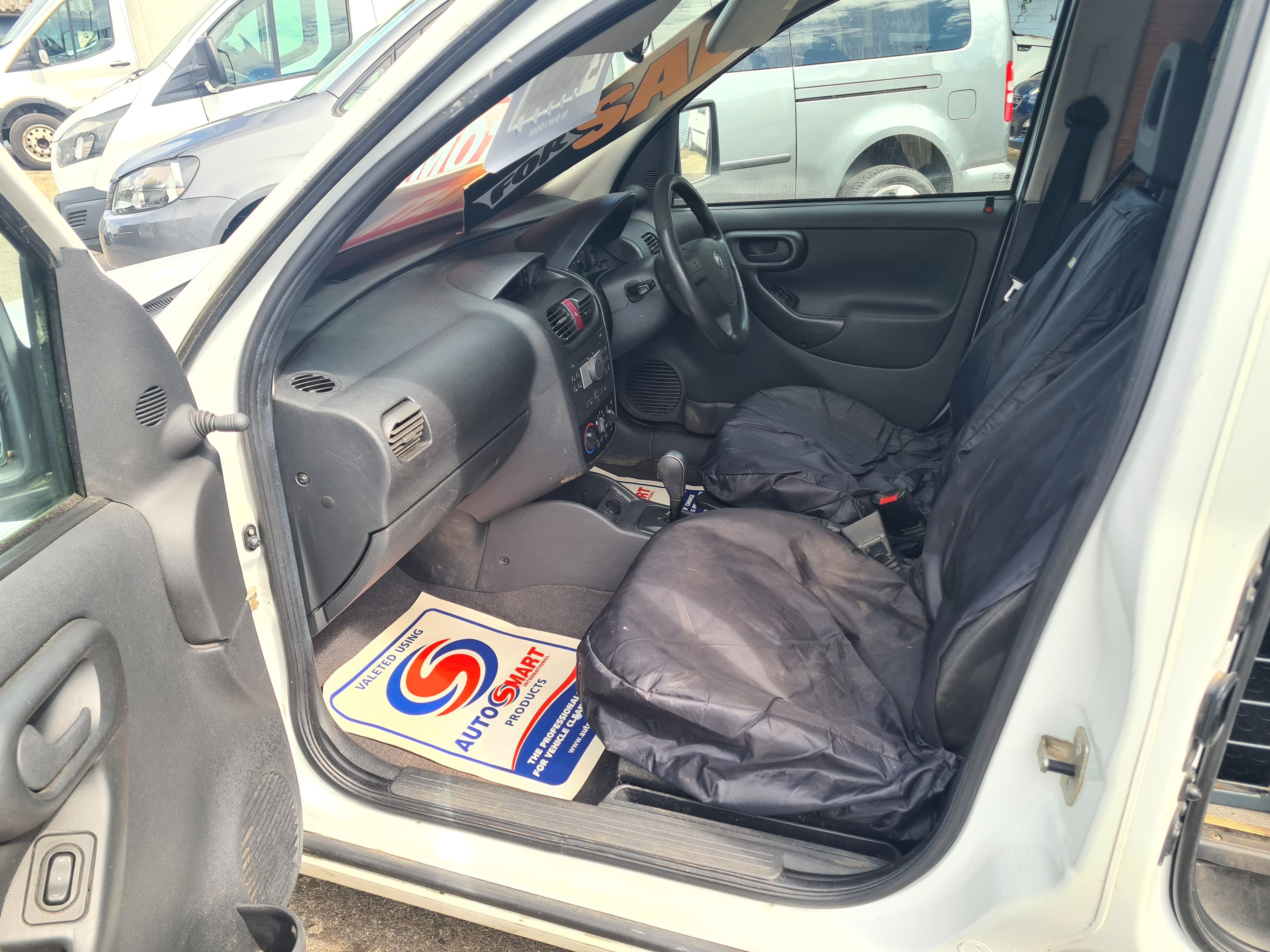 2010 VAUXHALL COMBO 1.3 CDTI AUTO DOG VAN - Image 3