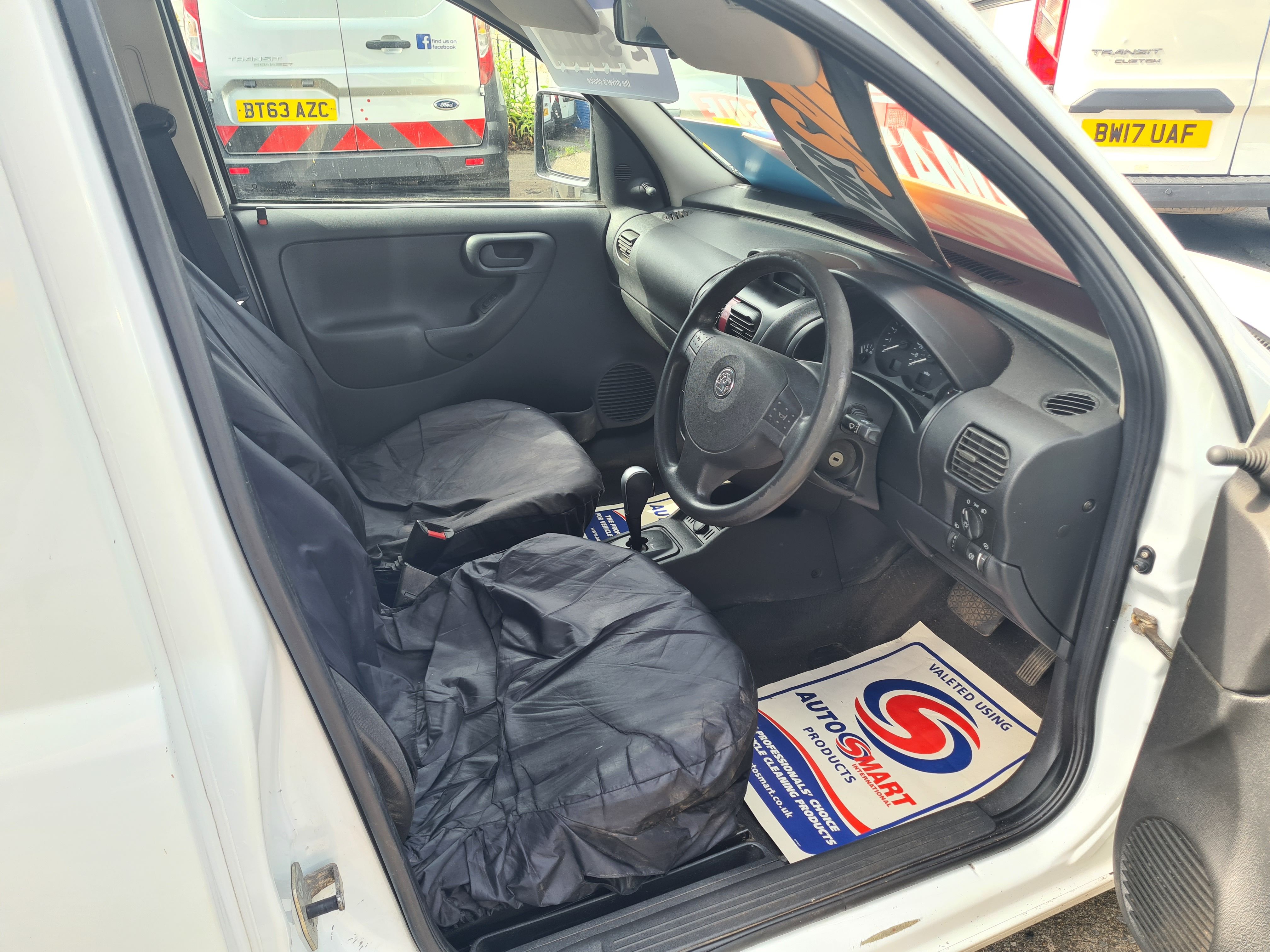 2010 VAUXHALL COMBO 1.3 CDTI AUTO DOG VAN - Image 2