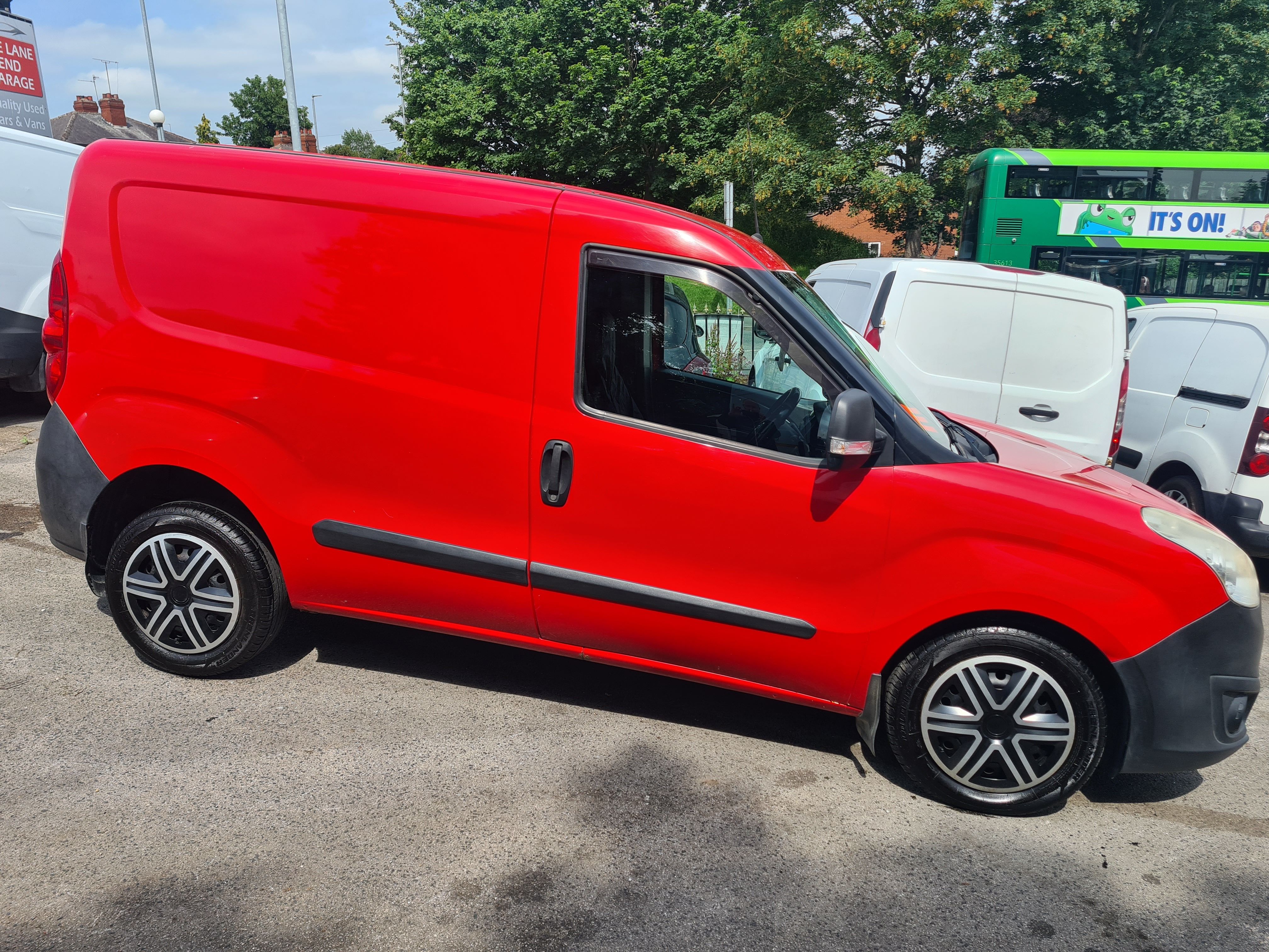 VAUXHALL COMBO 1.6 CDTI 2300 - Image 3
