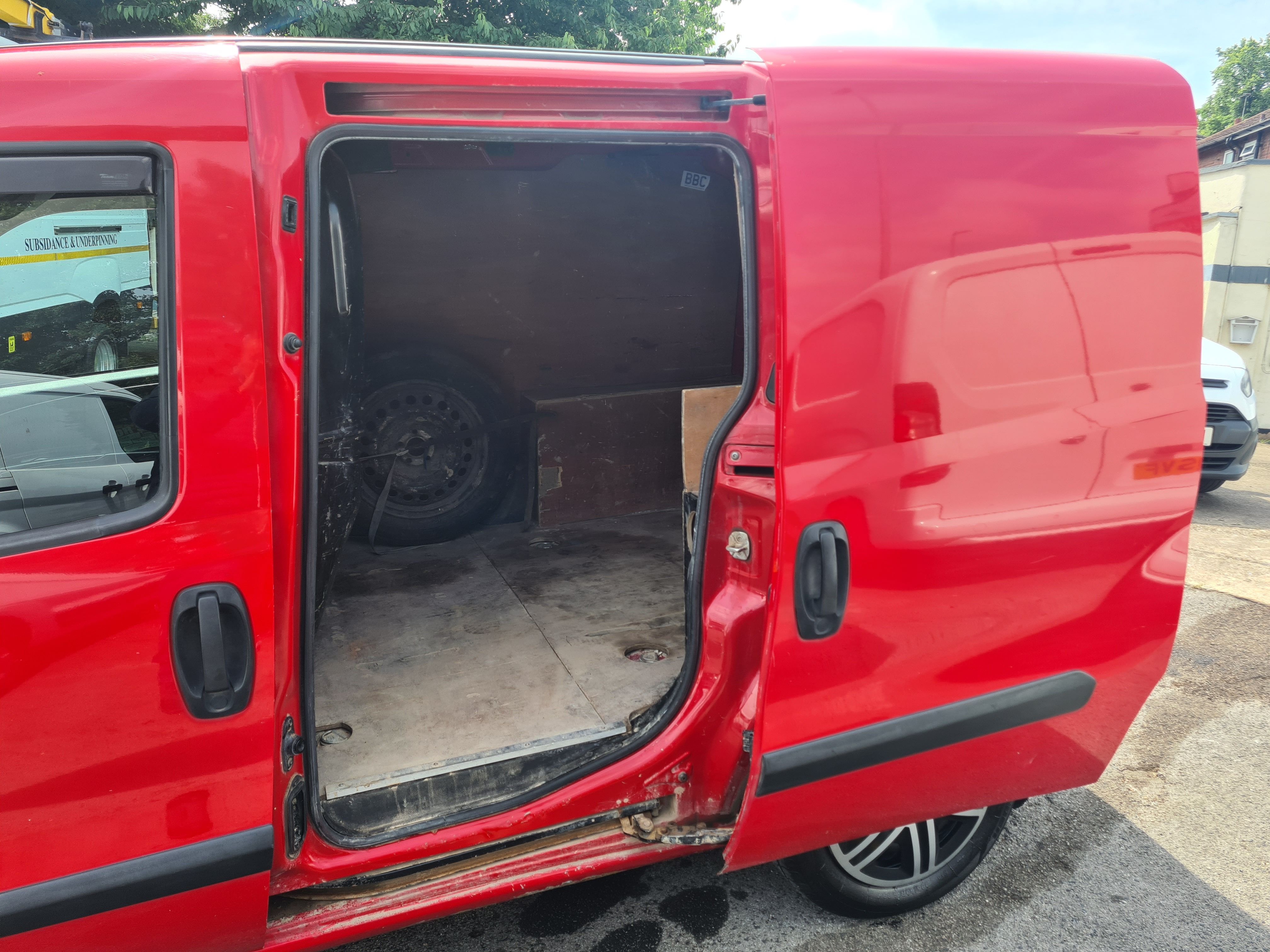 VAUXHALL COMBO 1.6 CDTI 2300 - Image 4